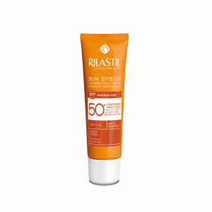کرم ضد آفتاب ریلاستیل +SPF50 مناسب پوست های معمولی تا خشک ۵۰ میلی لیتر