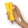کرم ضد آفتاب و ضد لک بی رنگ SPF30 لافارر مناسب پوست خشک و معمولی بی رنگ 